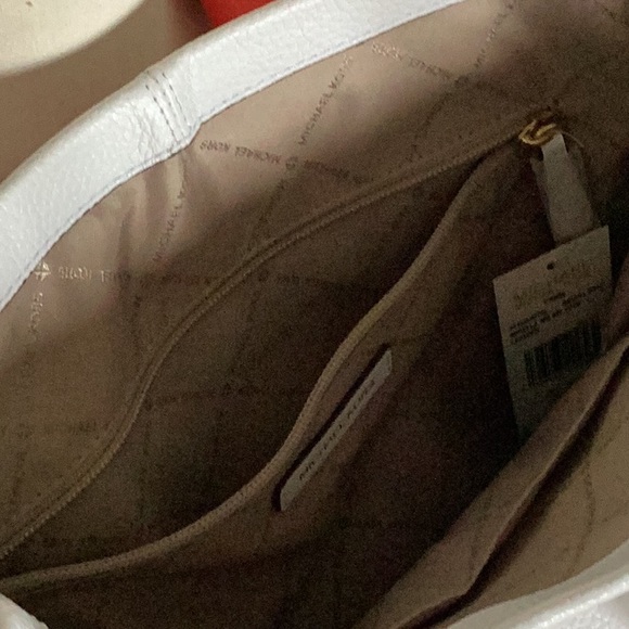 Micheal Kors Pride with bonus pin - Picture 6 of 9